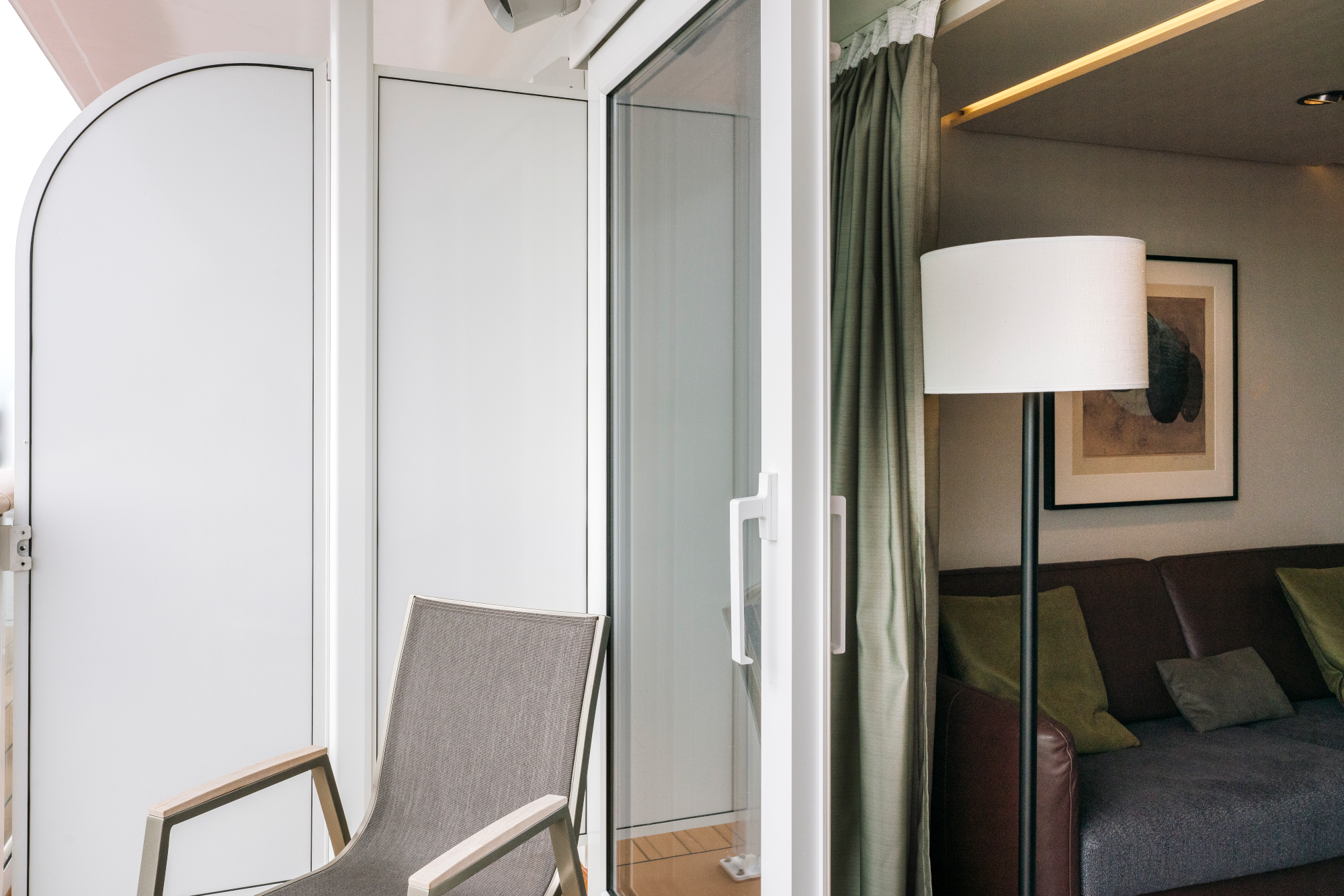 MyCruise Hurtigruten MS-Roald-Amundsen Kahytter Suite ME4